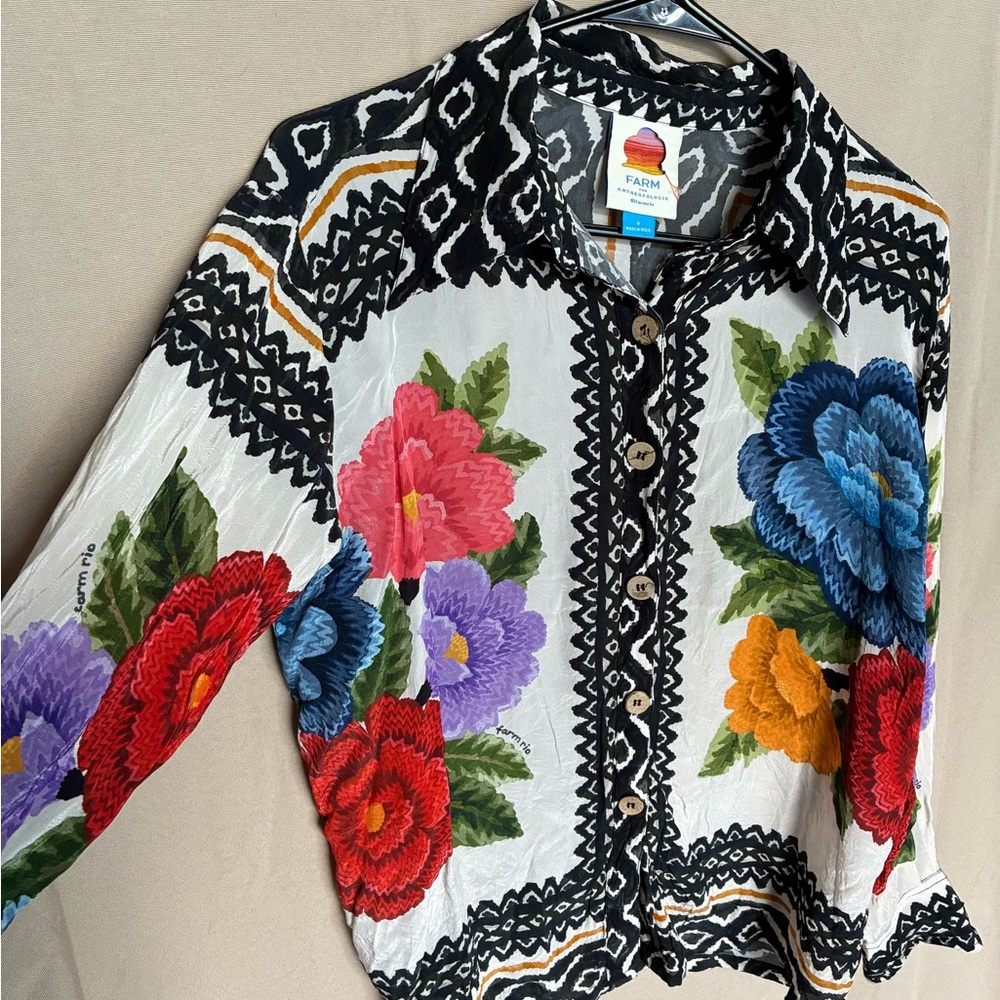 FARM Rio Women's Vibrant Floral Button-Up Blouse